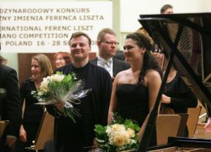 Krisztina Taraszova - Węgry, (IV nagroda) i dyrygent Adam Klocek podczas finału Fot. Andrzej Solnica.